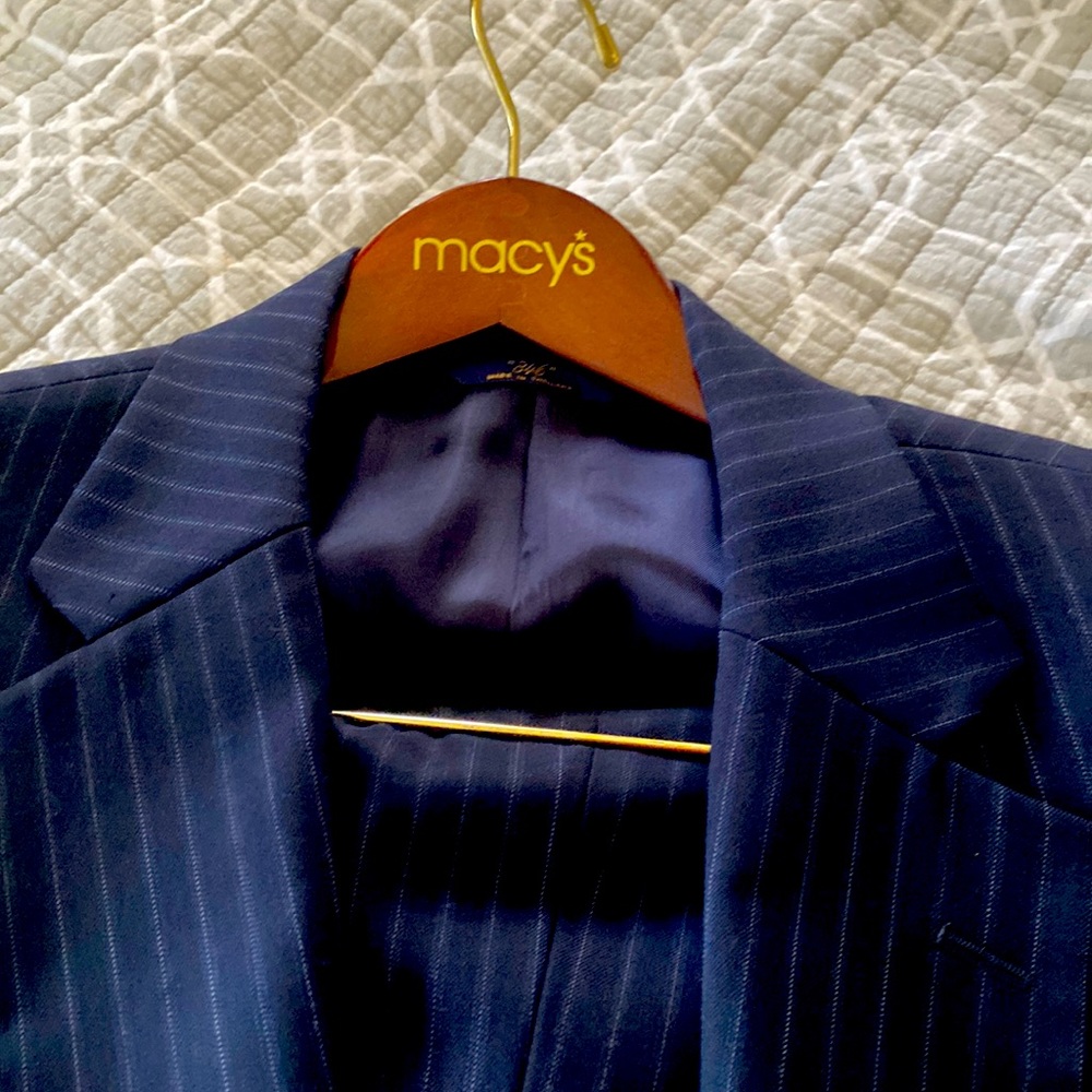 Beautiful Mens suit. Like new
